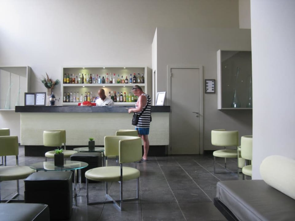 Bar z napojami Oasis Salinas Sea