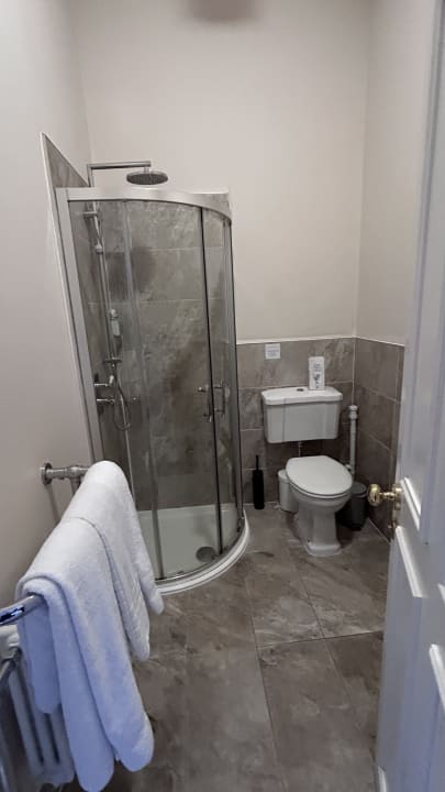 Zimmer Victoria Square Guest House