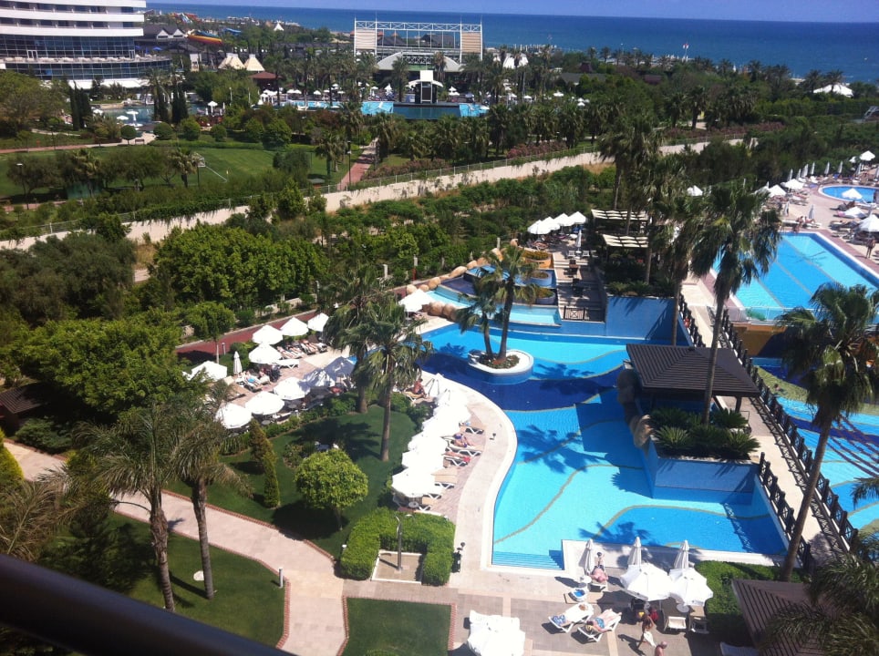 Pools mit Blick zum Nachbarhotel Fame Residence Lara & Spa
