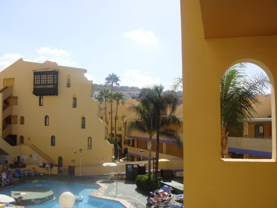 Ausblick zum Pool Playa Olid Suites & Apartments