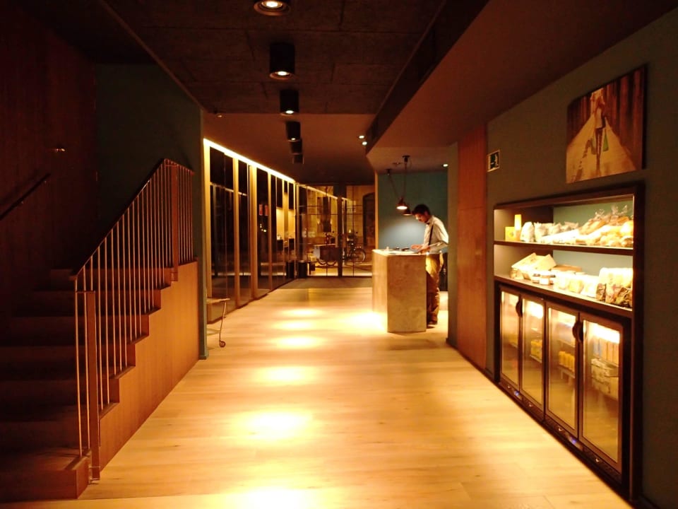 Lobby Yurbban Trafalgar Hotel