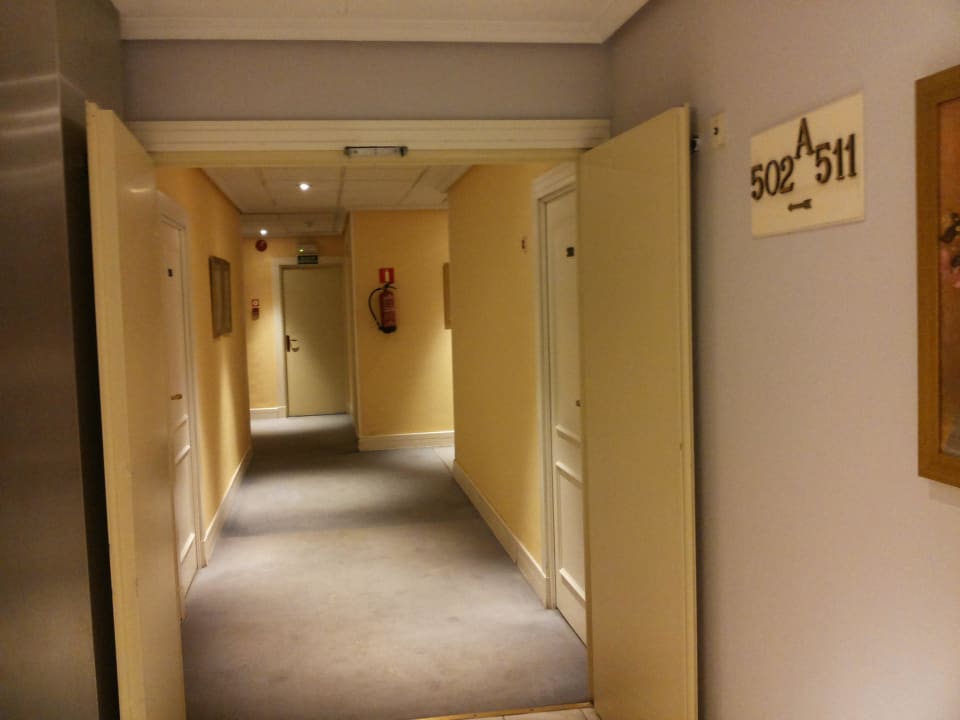 Korytarz Hotel Madrid Gran Vía by Melia