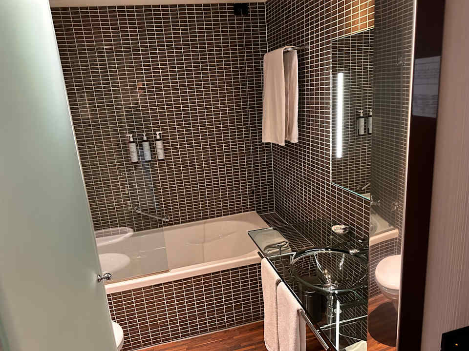 Zimmer AC Hotel Bologna by Marriott