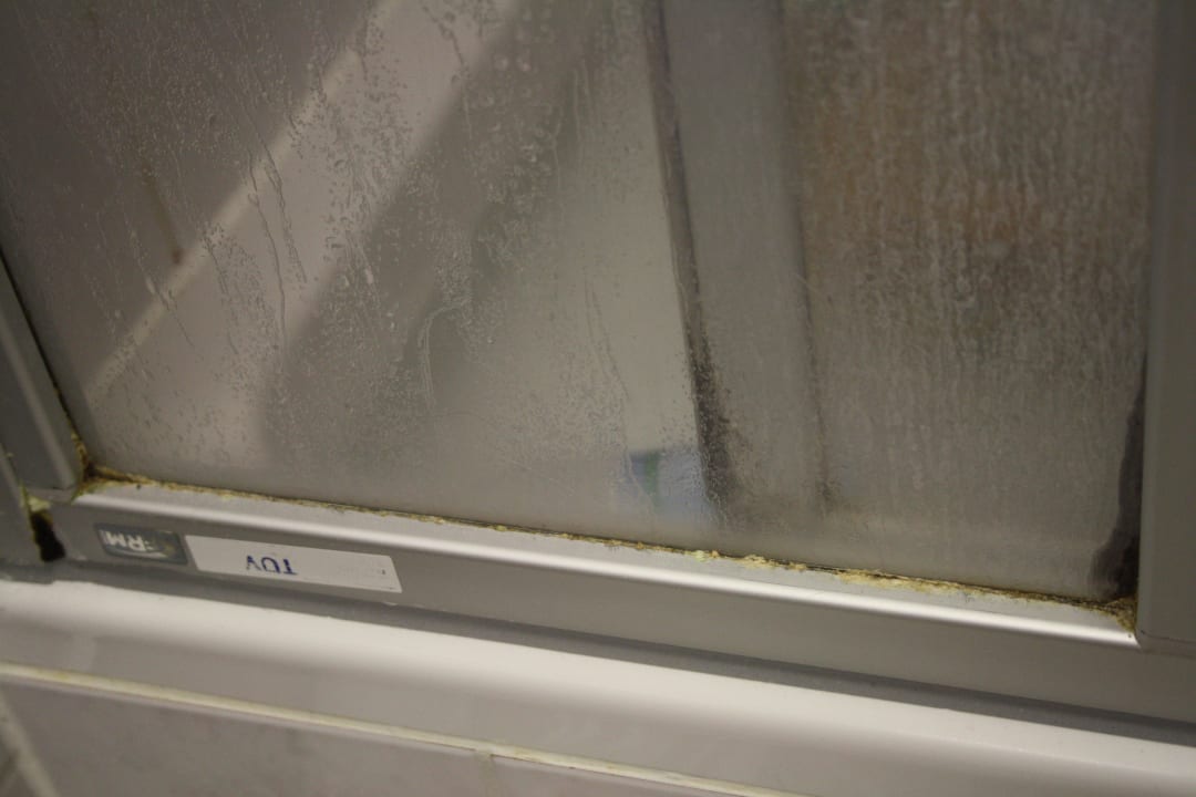 Seitenwand unserer duschkabine Riso Hotel Schlotheim