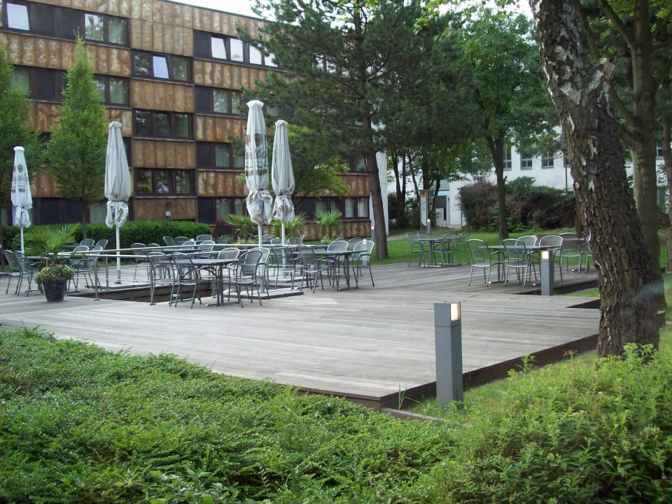 Außenterrasse H+ Hotel Bochum