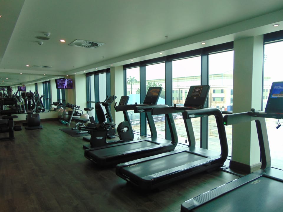 Sport & Freizeit Legend Hotel Lagos Airport, Curio Collection By Hilton
