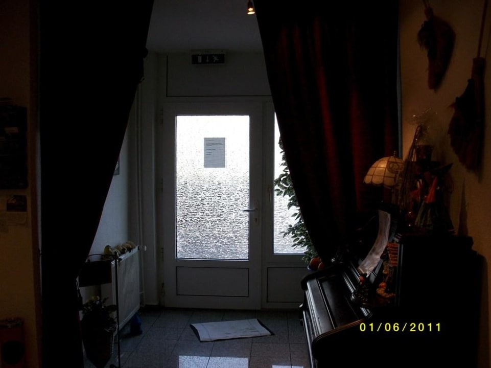 Der Flur im Eingangsbereich Rezeption Hotel Garni Landhaus Uttum