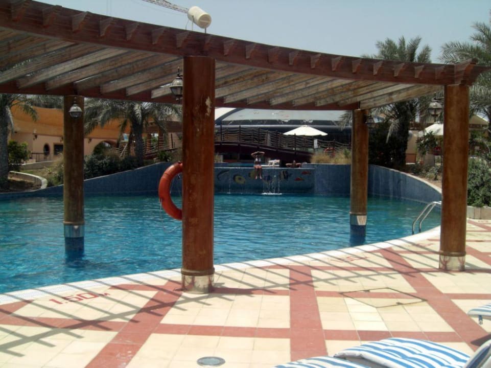Poollandschaft beim Beachclub Rixos Al Mairid Ras Al Khaimah