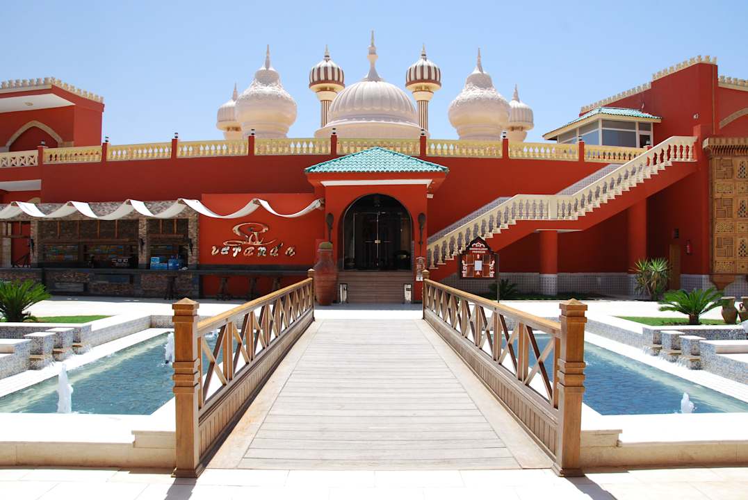 "Deptak" hotelowy Pickalbatros Alf Leila Wa Leila Resort - Neverland Hurghada