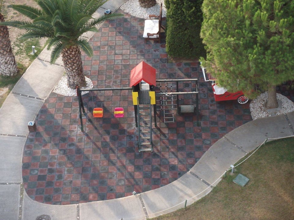 Spielplatz hart gepflastert Hotel Ephesia