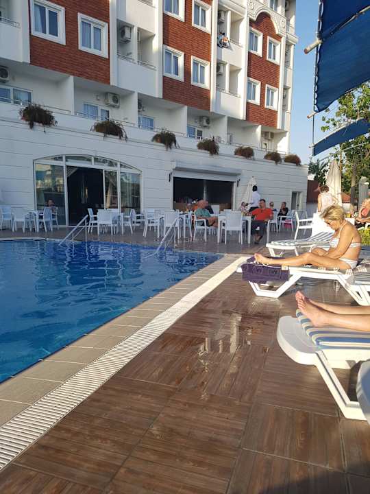 Grosser Pool Side Royal Paradise Hotel
