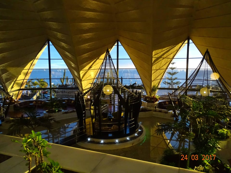 Blick vom Restaurant "Gaudi" in die Lobby H10 Playa Meloneras Horizons Collection