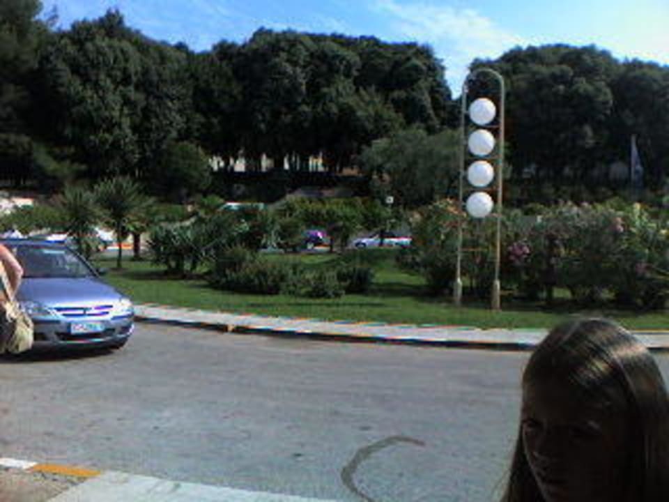 Vor dem Hotel Valamar Parentino Hotel