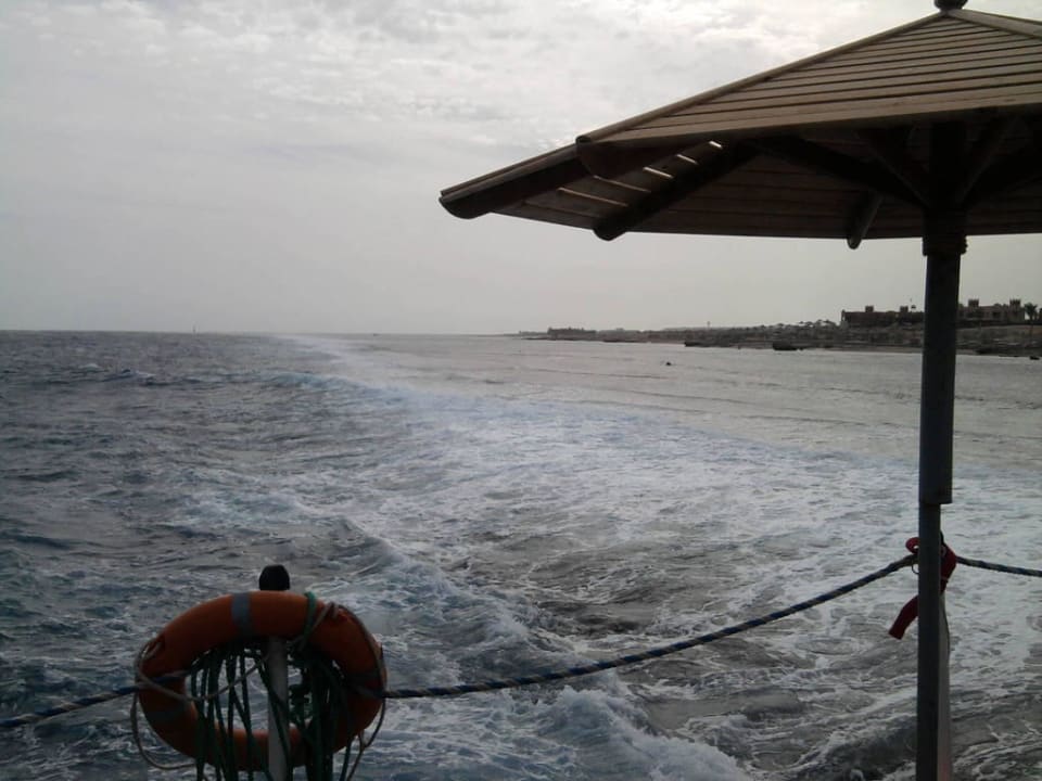 Hotelsteg ins Meer Charmillion Sea Life Resort
