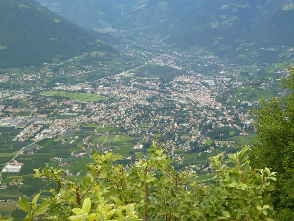 Terrassenausblick auf Meran Ferienwohnung Alber Markus