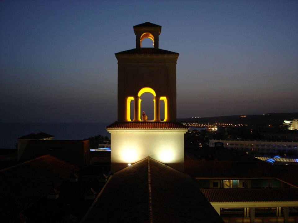 Hotelturm im Dunklen Lopesan Costa Meloneras, Resort & Spa