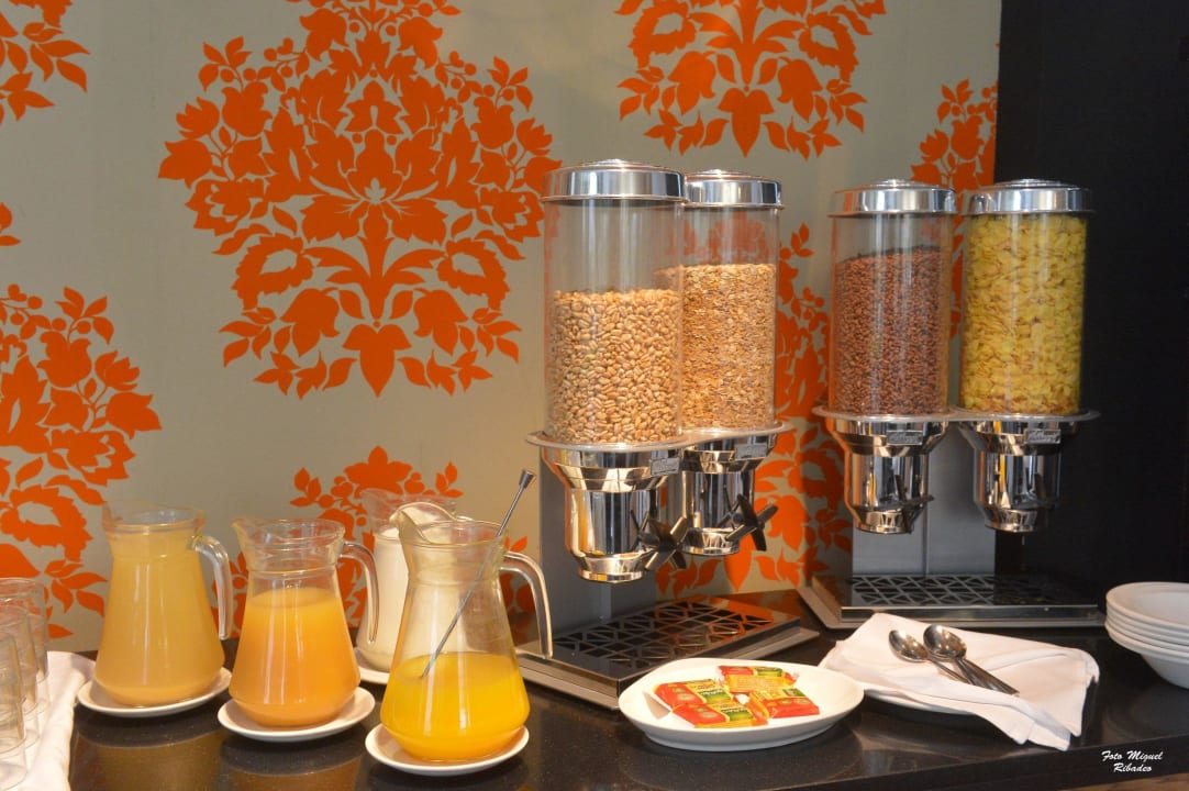 Desayuno AZZ Valencia Táctica Hotel