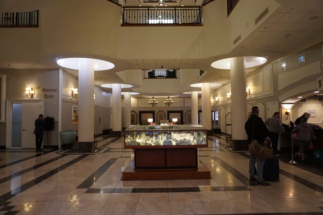 Lobby Wyndham Garden Baronne Plaza