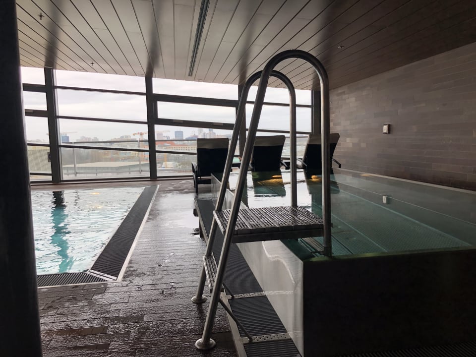 Pool Grand Hyatt Berlin