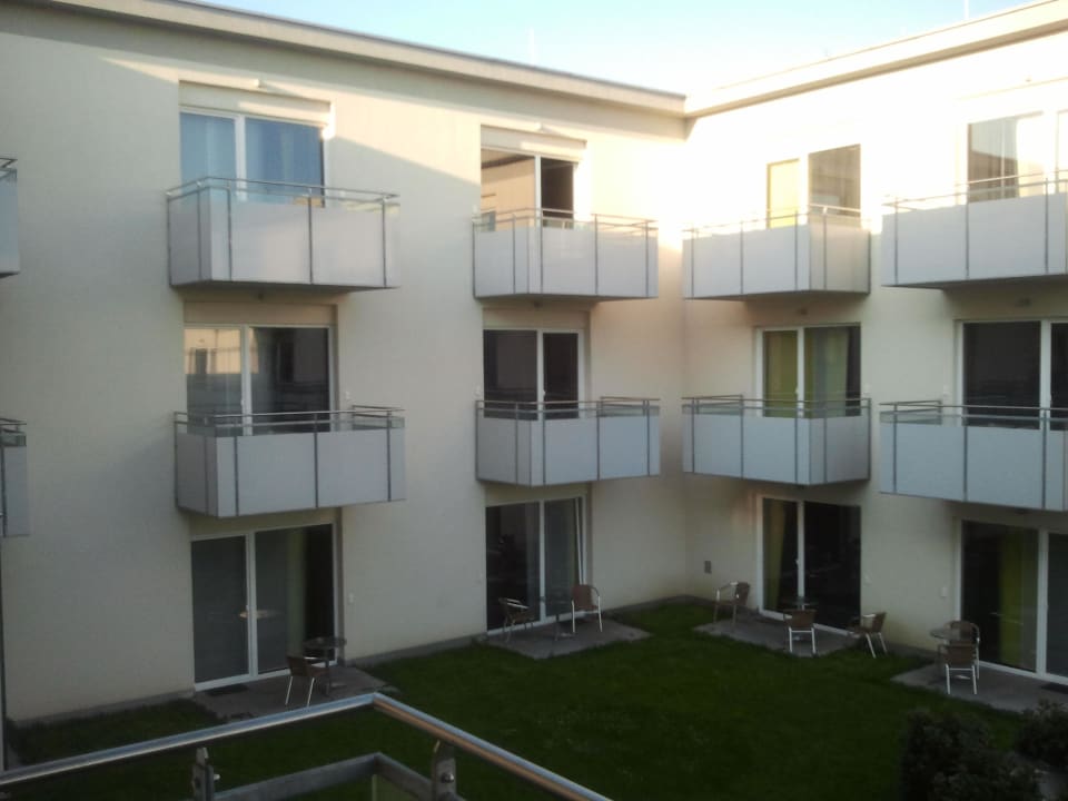 Ausblick vom Balkon Hotel Harry's Home Linz