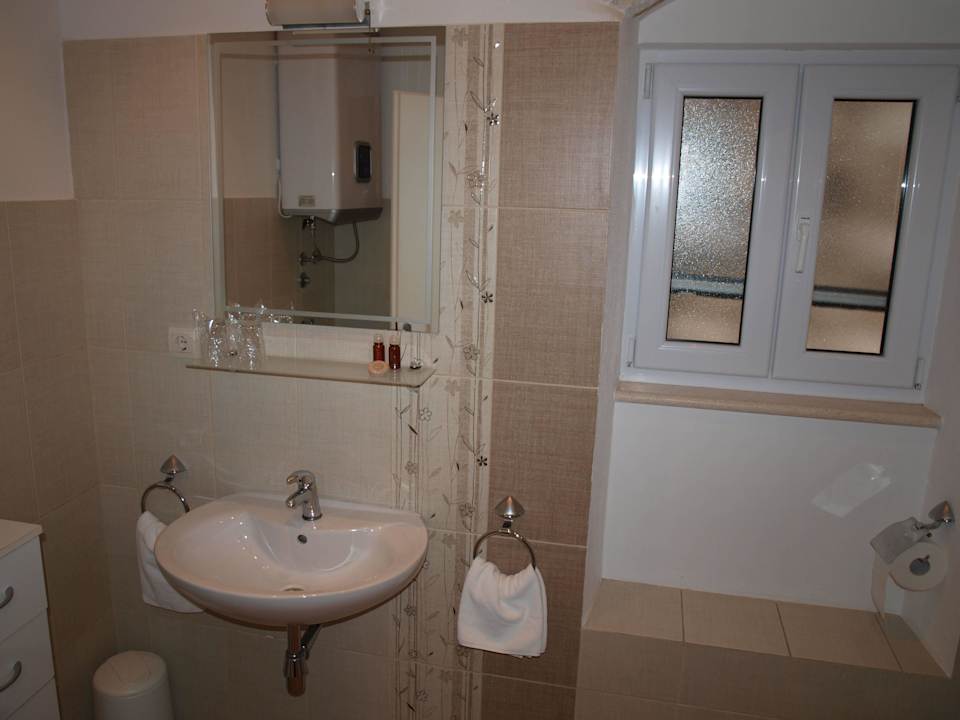 Bad Apartment 3 Apartments Raič