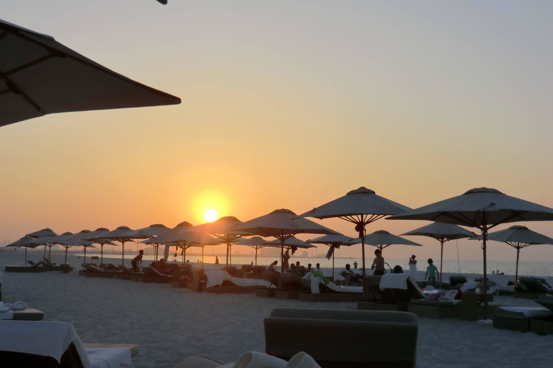Sonnenuntergang am Strand Park Hyatt Abu Dhabi Hotel and Villas