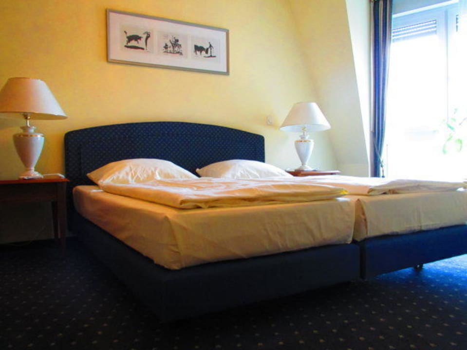 Blick ins Schlafzimmer Victor's Residenz Hotel Leipzig