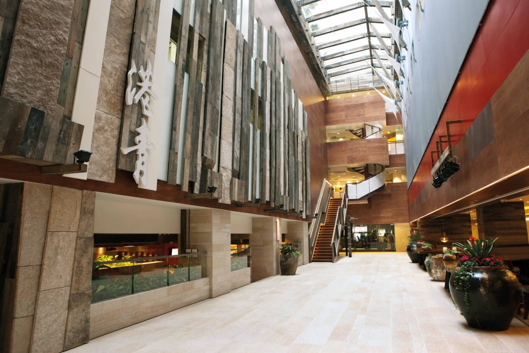 Atrium in Hotel Lobby The Salisbury - YMCA of Hong Kong