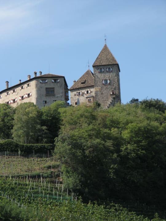 Wehrhaft und doch sehr gemütlich Hotel Schloss Wehrburg