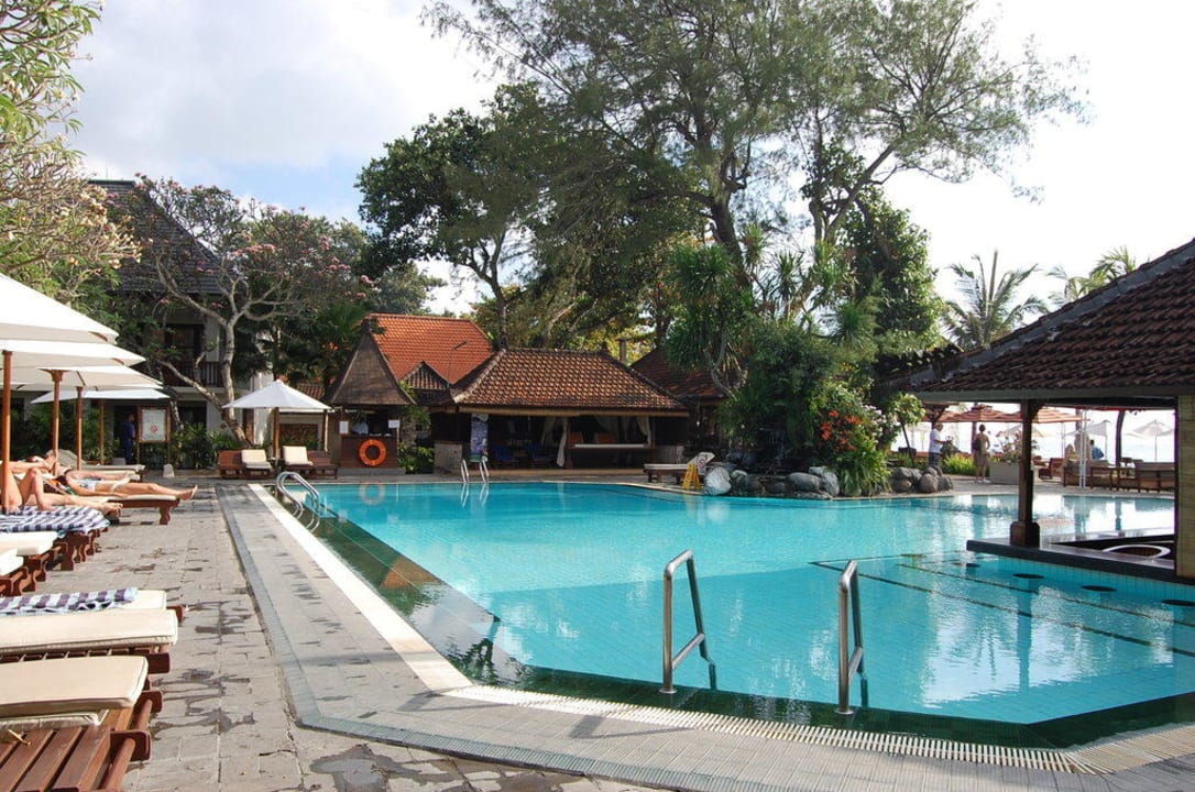 Eines der 3 Pools Griya Santrian Beach Resort & Spa