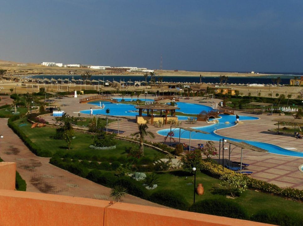 Widok z budynku głównego Malikia Resort Abu Dabbab