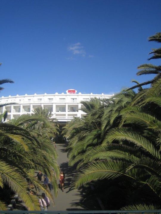 Das Hotelgebäude von der "Brücke" aus gesehen Hotel Riu Palace Maspalomas Adults Only