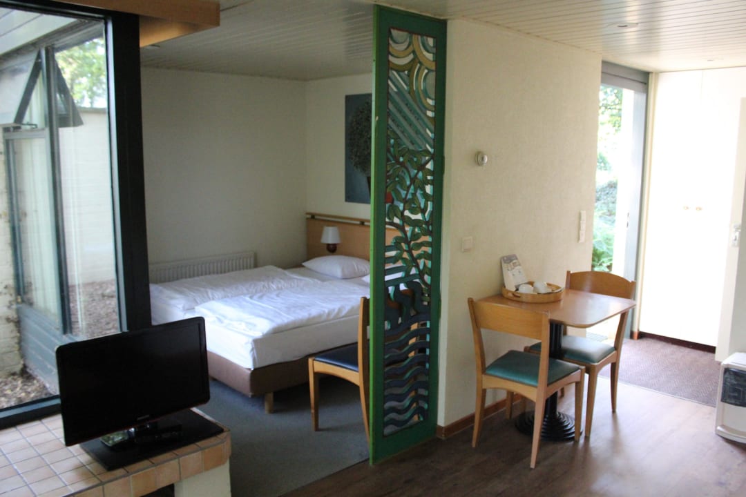Schlafzimmer,Essbereich und Haustür Center Parcs Het Heijderbos