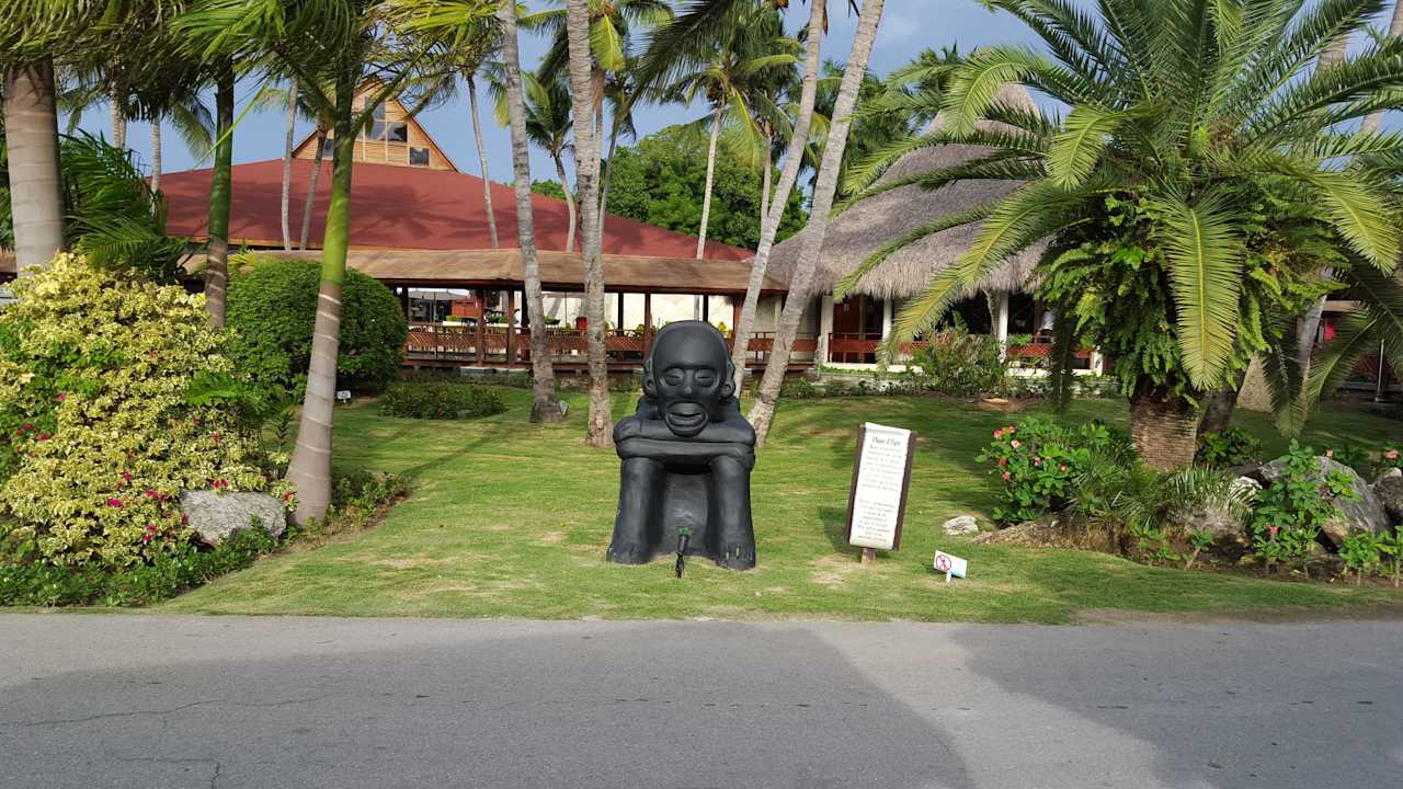 Rundfahrt durch die Gartenanlage Hotel Grand Palladium Palace Resort, Spa & Casino