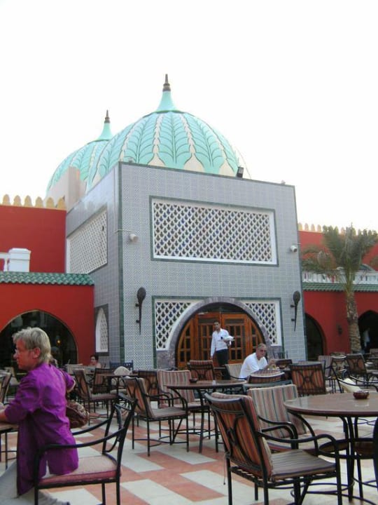 Im Hof die Café-Bar  Pickalbatros Alf Leila Wa Leila Resort - Neverland Hurghada