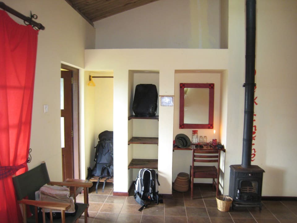 Удобные полочки для чемоданов / рюкзаков Rhino Lodge