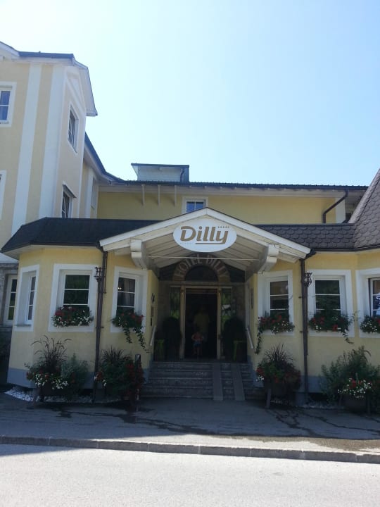 Eingang Hauptgebäude Dilly - Das Nationalpark Resort