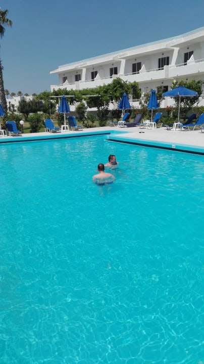 Pool und Hotel Costa Angela Seaside Resort