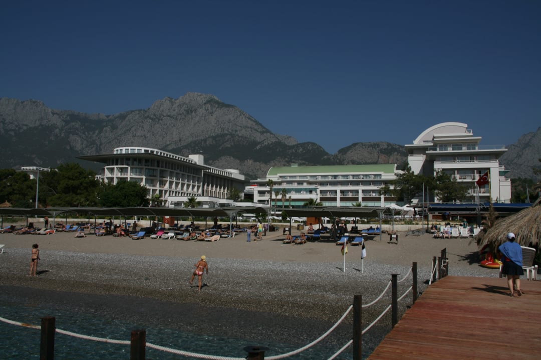 Blick vom Strand zum Hotel Kilikya Palace Göynük
