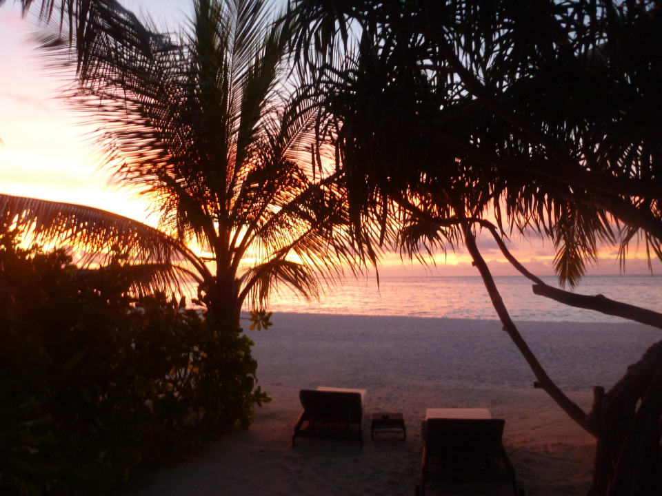Vor dem Bungalow Constance Moofushi Maldives
