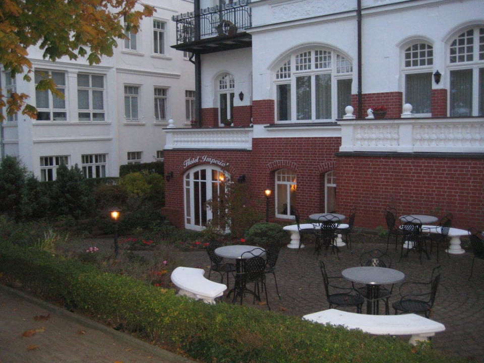 Blick auf die Sitzgelegenheiten beim Hotel Hotel Imperial Binz