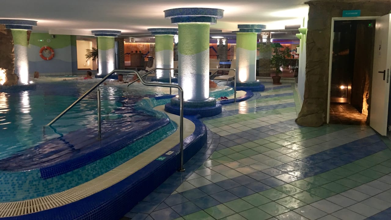 Pool Bull Escorial & Spa