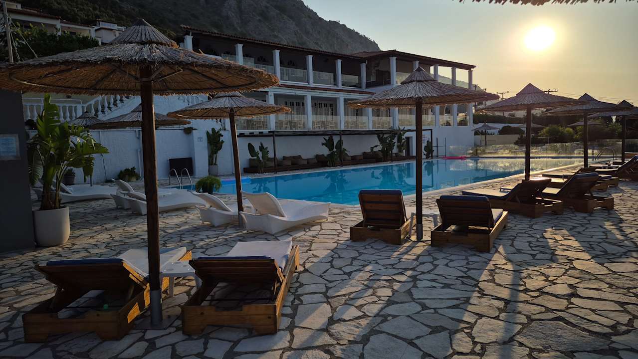 Pool Hotel Pantokrator