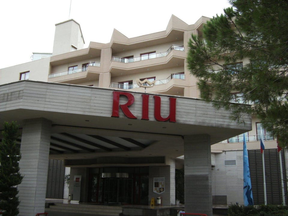 Überdachte Hotelvorfahrt Kaya Belek Hotel