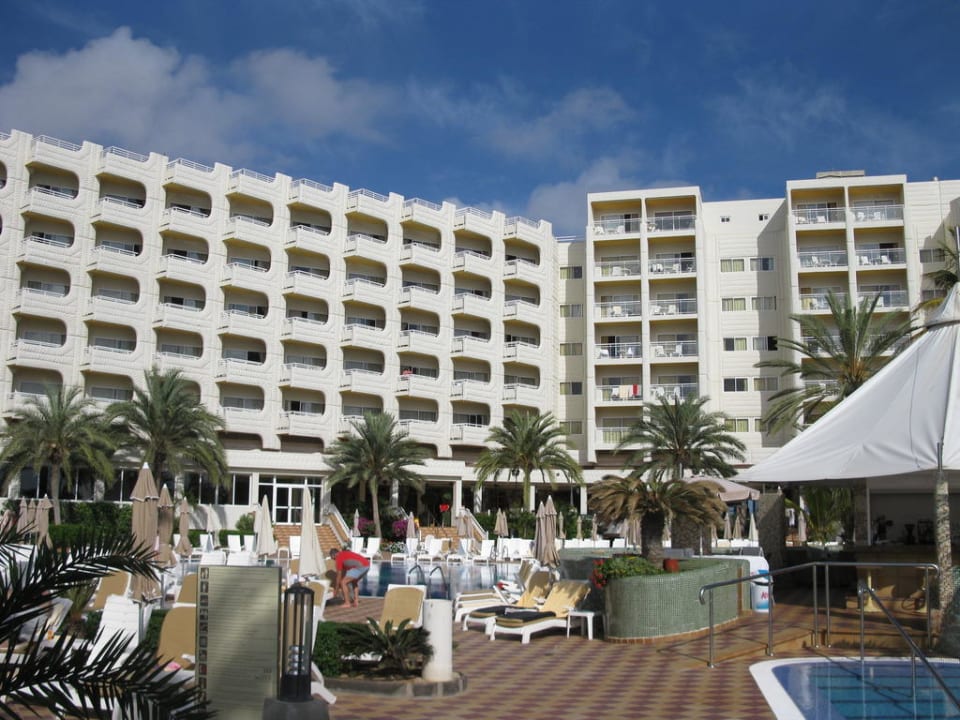 Hotel vom Pool aus Hotel Riu Palace Tres Islas