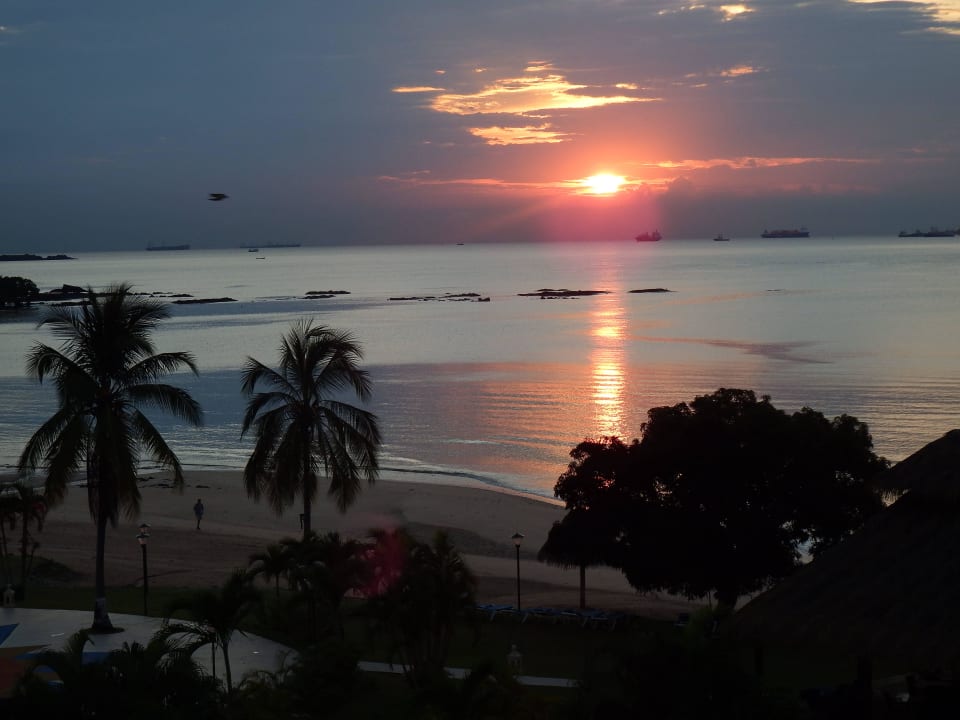 Sonnenaufgang vom Balkon 5. Etage Dreams Playa Bonita Panama