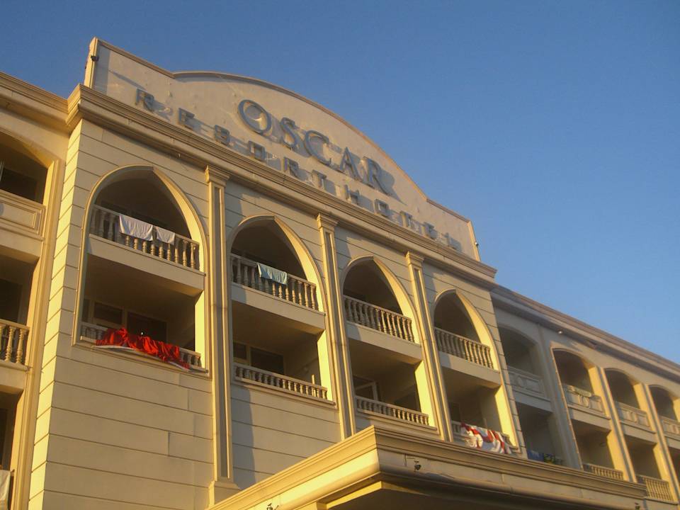 Hauptgebäude Oscar Resort Hotel