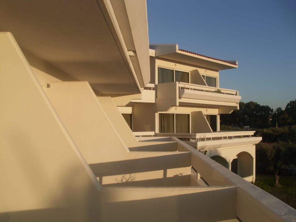 Blick vom Balkon Zimmer 208 Niriides Hotel