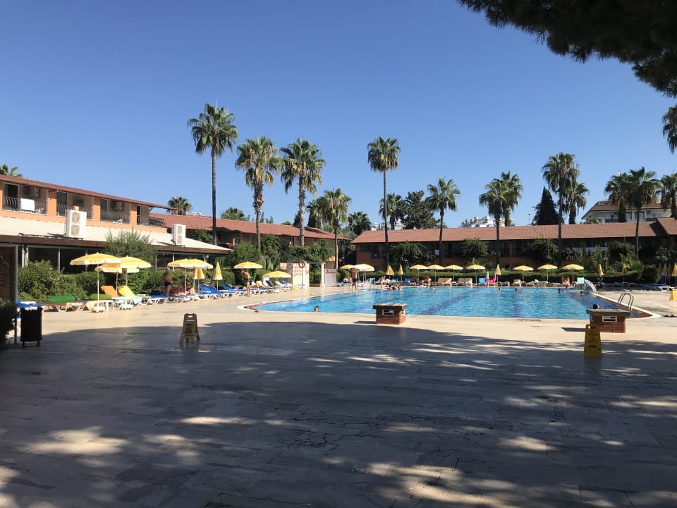 Pool Club Turtas Beach Hotel