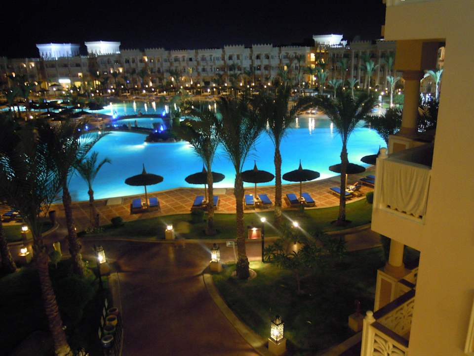 Pool-Anlage bei Nacht Pickalbatros Palace Resort